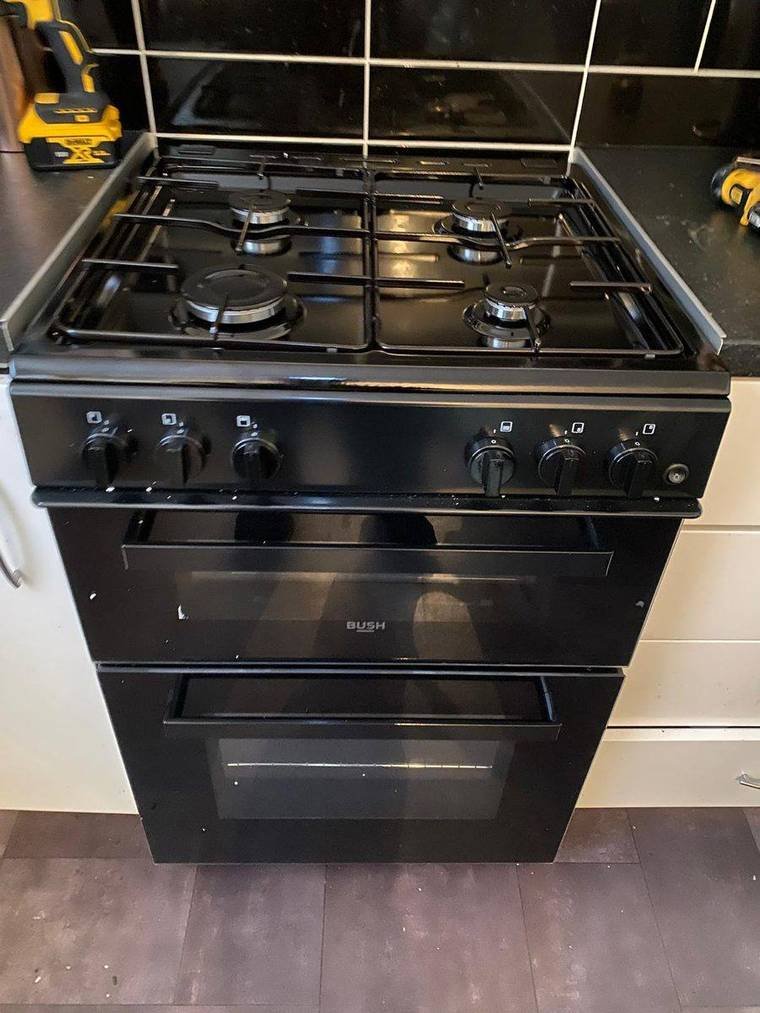 Gas cooker installed and safety checked by a Gas Safe registered engineer in Leeds